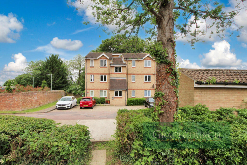 1 bedroom flat for sale in Howard Close, Waltham Abbey EN9
