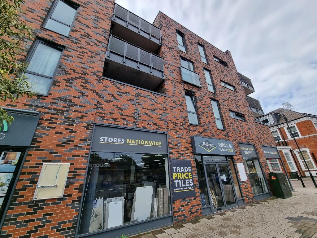 Commercial property to lease in Crayford Road, Dartford, Kent, DA1