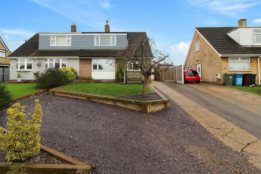 3 bedroom semidetached house for sale in Redgate Close, Mansfield