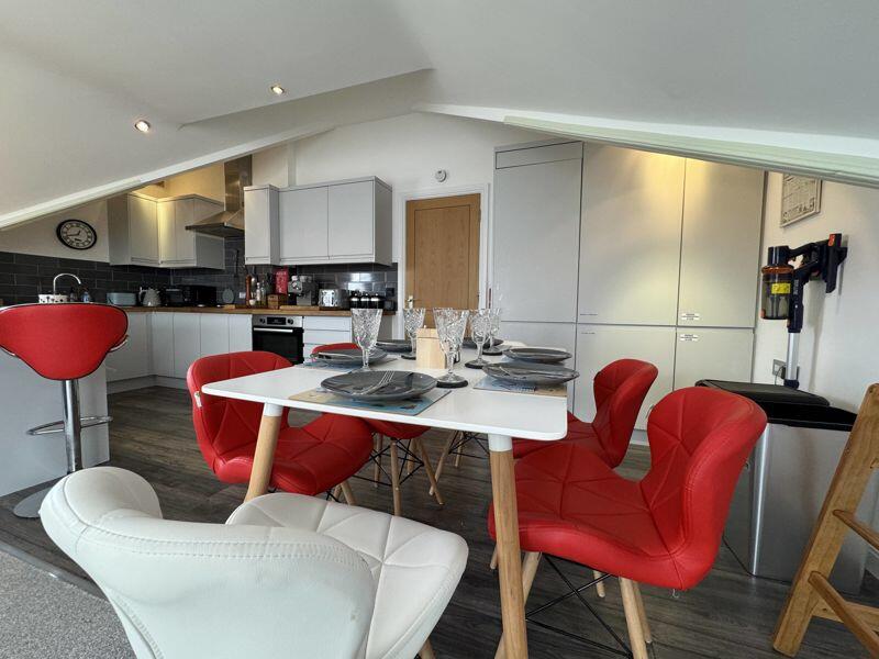 Additional property image - PRIME PENTHOUSE APARTMENT 5 MINS TO BEACH & TOWN WITH PARKING
