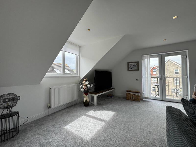 Additional property image - PRIME PENTHOUSE APARTMENT 5 MINS TO BEACH & TOWN WITH PARKING