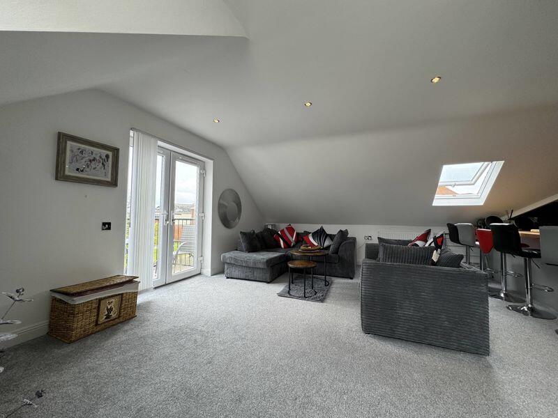 Additional property image - PRIME PENTHOUSE APARTMENT 5 MINS TO BEACH & TOWN WITH PARKING