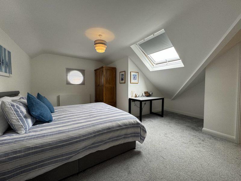 Additional property image - PRIME PENTHOUSE APARTMENT 5 MINS TO BEACH & TOWN WITH PARKING