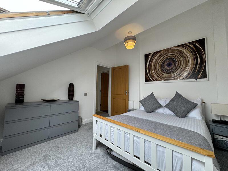 Additional property image - PRIME PENTHOUSE APARTMENT 5 MINS TO BEACH & TOWN WITH PARKING