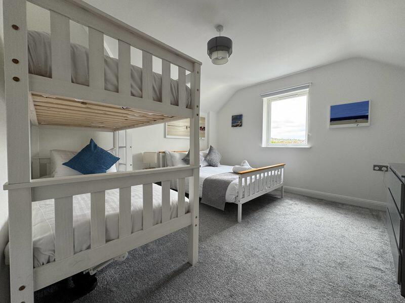 Additional property image - PRIME PENTHOUSE APARTMENT 5 MINS TO BEACH & TOWN WITH PARKING