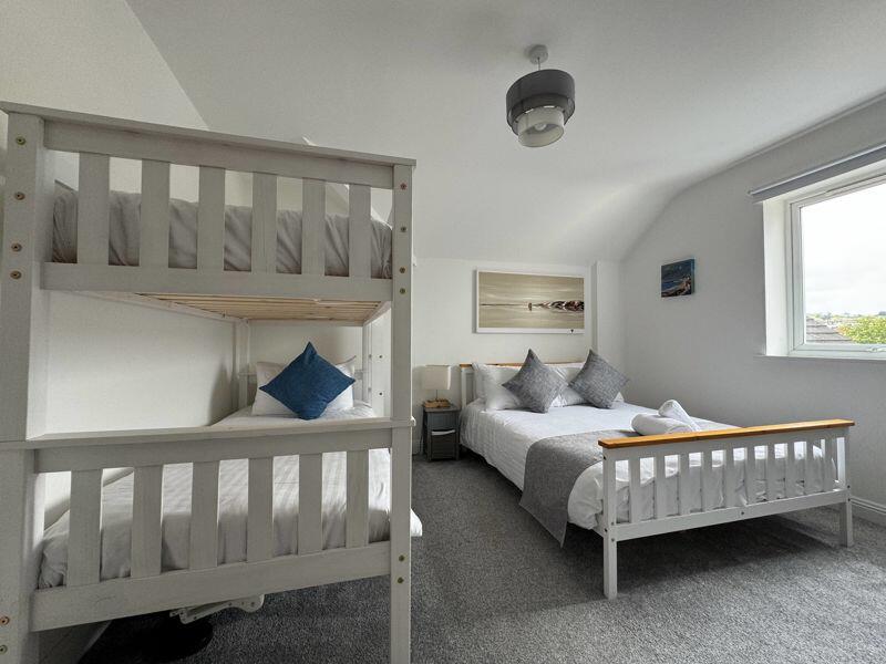 Additional property image - PRIME PENTHOUSE APARTMENT 5 MINS TO BEACH & TOWN WITH PARKING