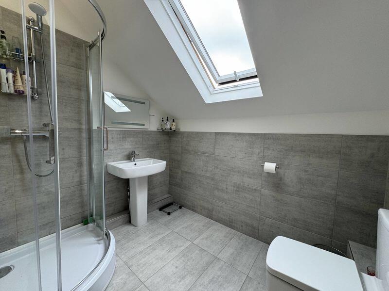 Additional property image - PRIME PENTHOUSE APARTMENT 5 MINS TO BEACH & TOWN WITH PARKING