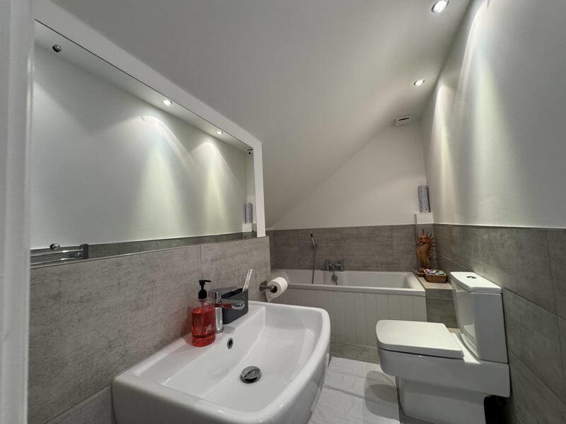 Additional property image - PRIME PENTHOUSE APARTMENT 5 MINS TO BEACH & TOWN WITH PARKING