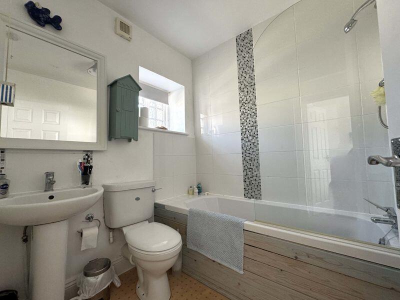 Additional property image - Taunton Road - PERFECT HOLIDAY LET IN CENTRAL TOWN LOCATION