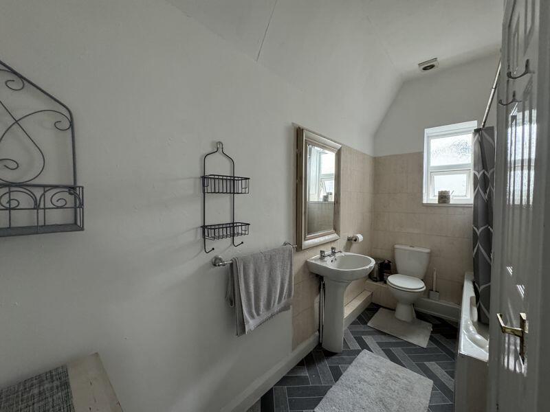 Additional property image - Sandbanks Peninsula - TWO 3&4 BEDROOM APARTMENTS OVER FREEHOLD COMMERCIAL