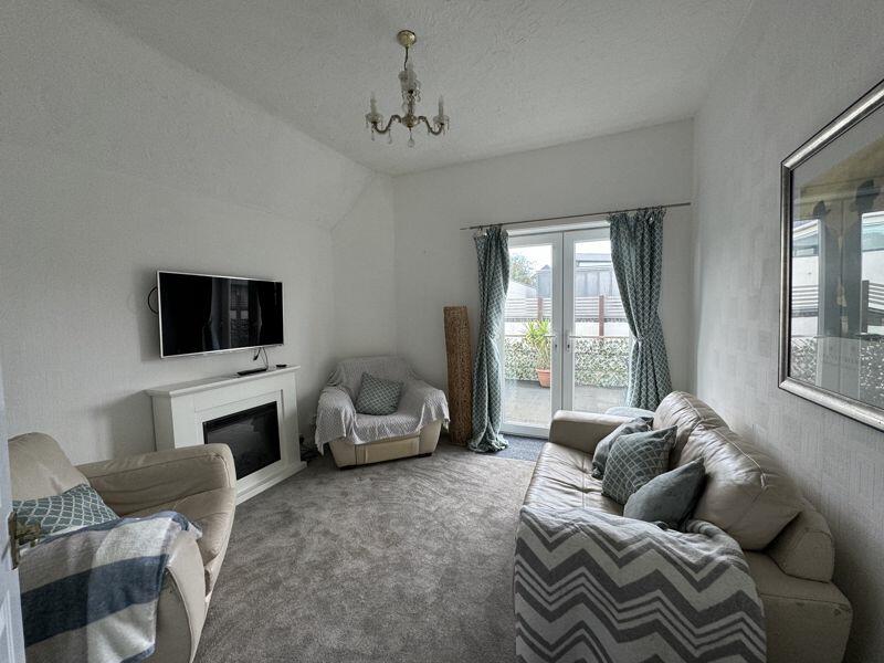 Additional property image - Sandbanks Peninsula - TWO 3&4 BEDROOM APARTMENTS OVER FREEHOLD COMMERCIAL
