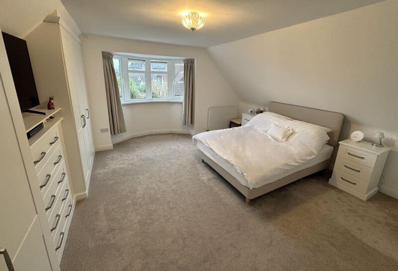 Additional property image - CAULDRON BARN ROAD - IMMACULATE 3 BEDROOM DETACHED HOME