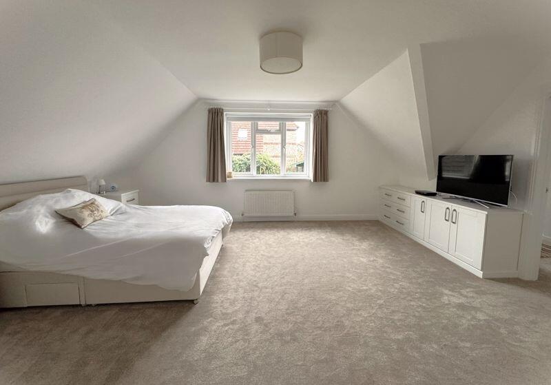 Additional property image - CAULDRON BARN ROAD - IMMACULATE 3 BEDROOM DETACHED HOME