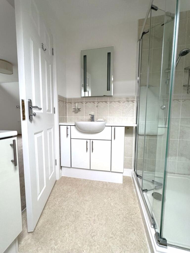 Additional property image - CAULDRON BARN ROAD - IMMACULATE 3 BEDROOM DETACHED HOME