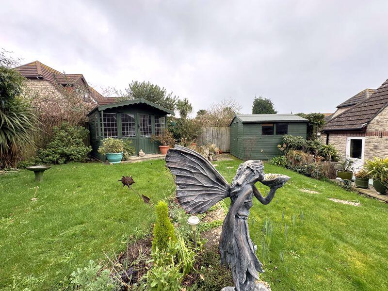 Additional property image - CAULDRON BARN ROAD - IMMACULATE 3 BEDROOM DETACHED HOME