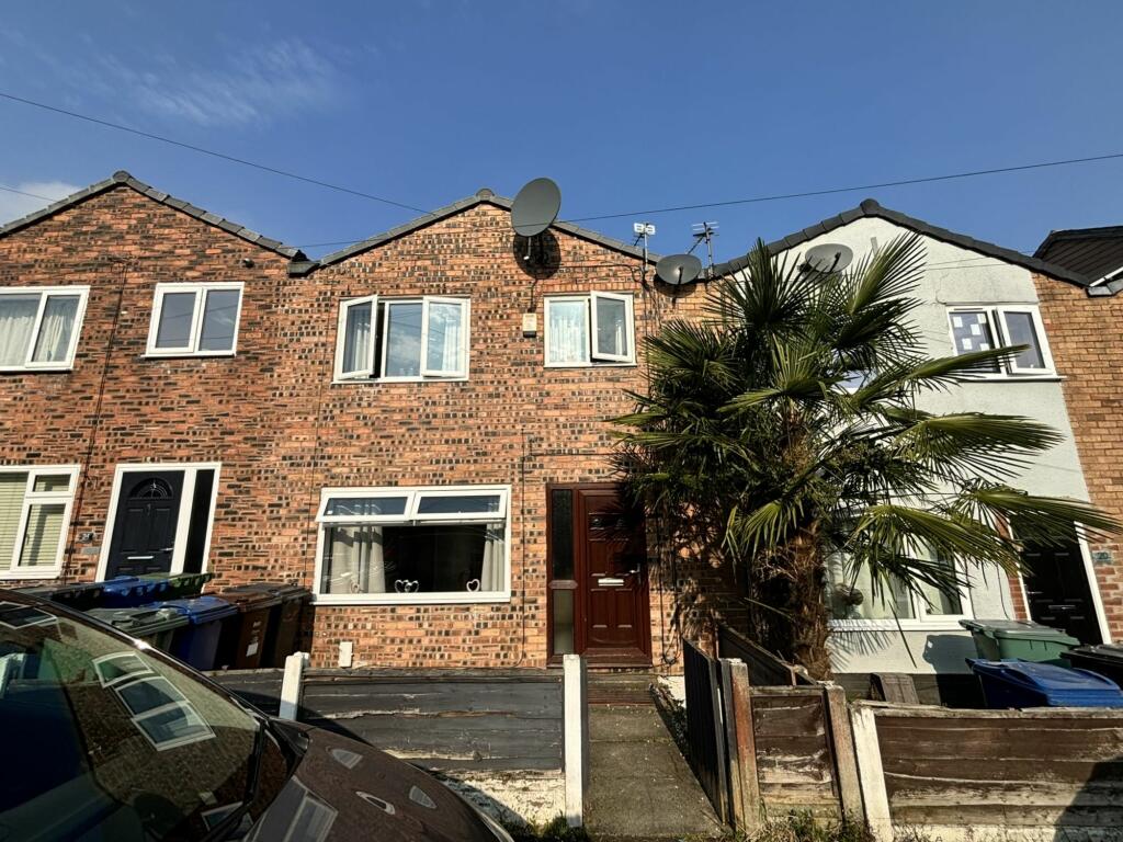 3 bedroom terraced house for sale in Albion Street, Radcliffe, M26