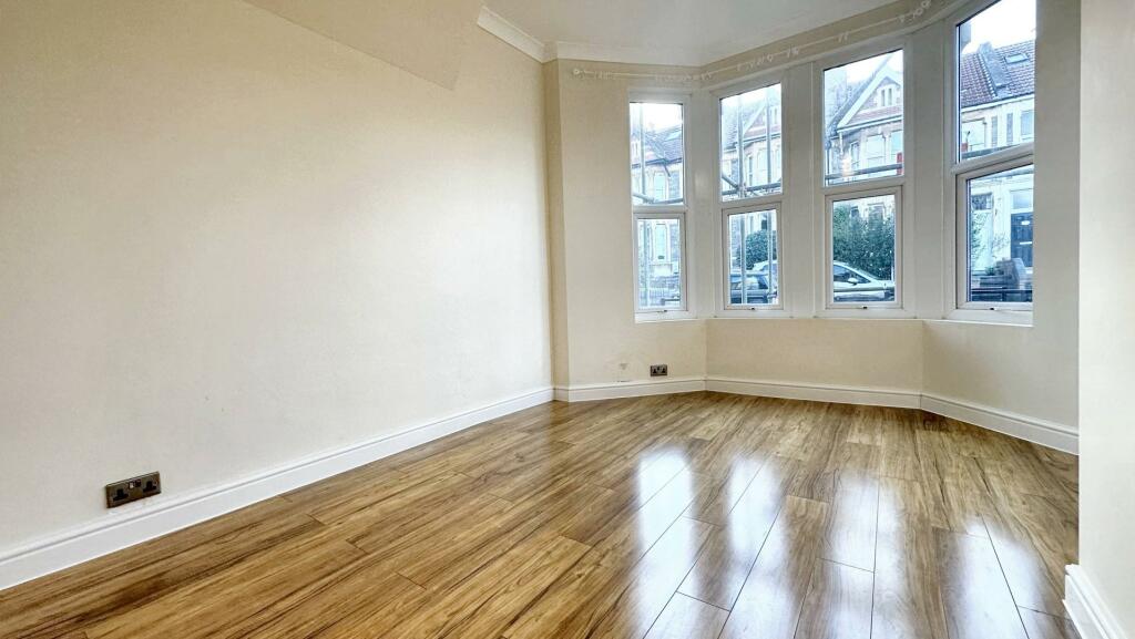2 bedroom flat for rent in Coldharbour Road, Westbury Park, BS6