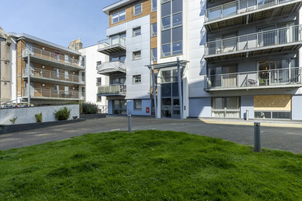 2 bedroom flat