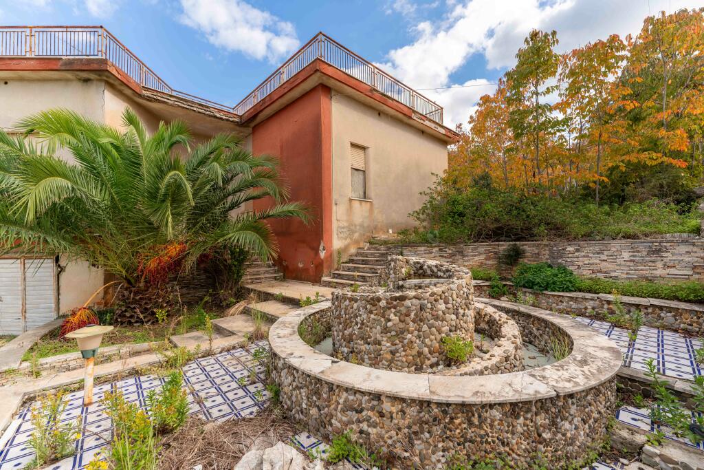 Main image of property: Campofelice di Roccella, Palermo, Sicily