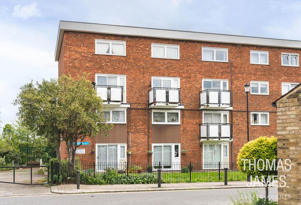 2 bedroom for sale in Moor Park House, Wilson Street, N21