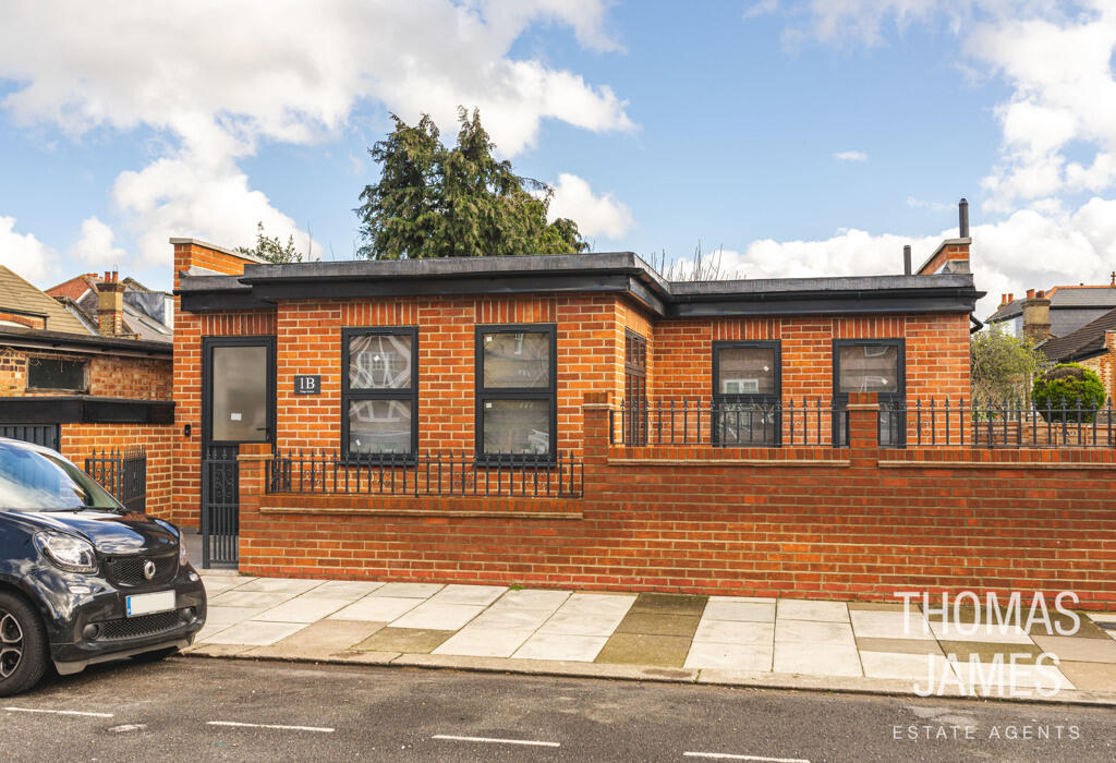 Main image of property: Kings Avenue, Winchmore Hill, N21