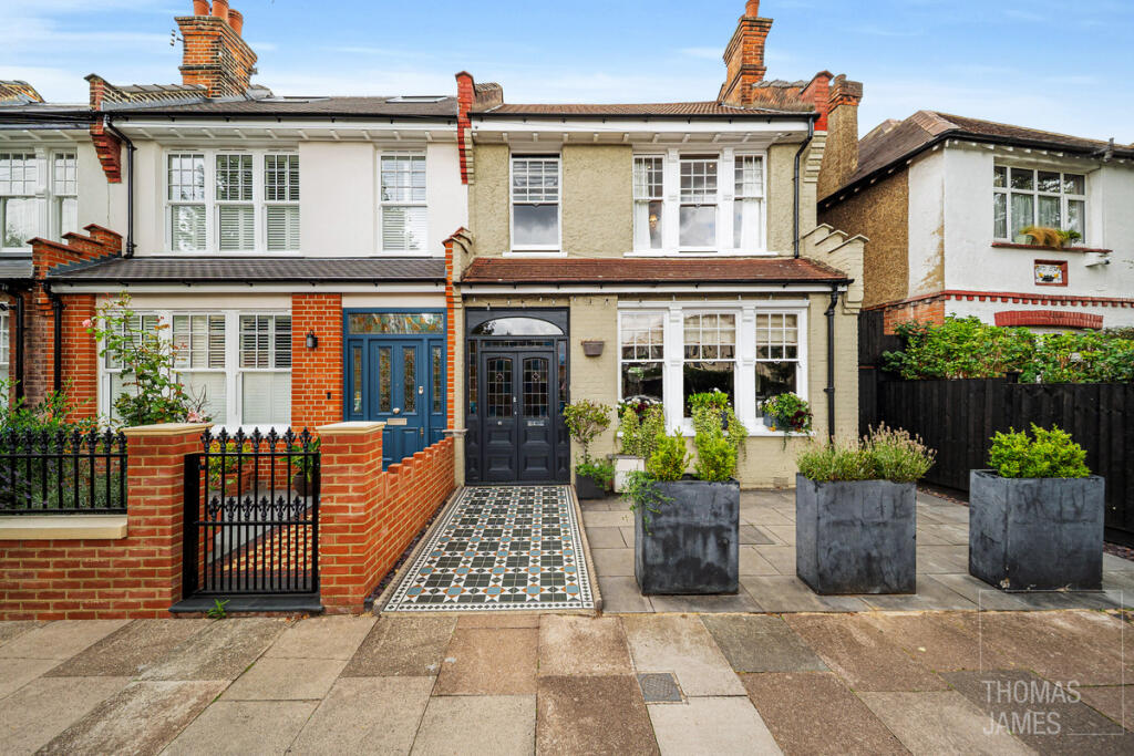 Main image of property: River Avenue, Palmers Green, N13