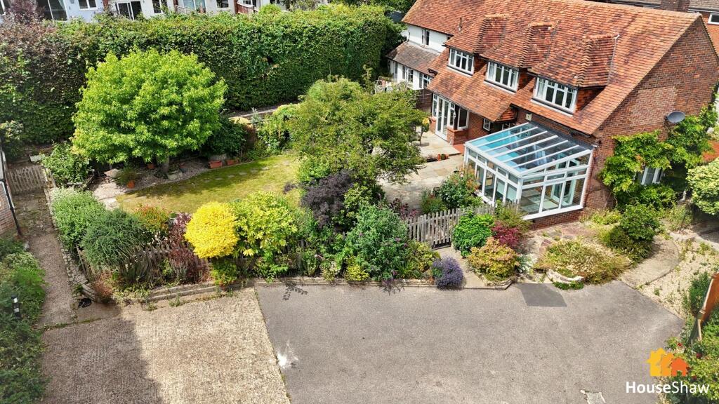 Main image of property: Bellingdon Road, Chesham, HP5