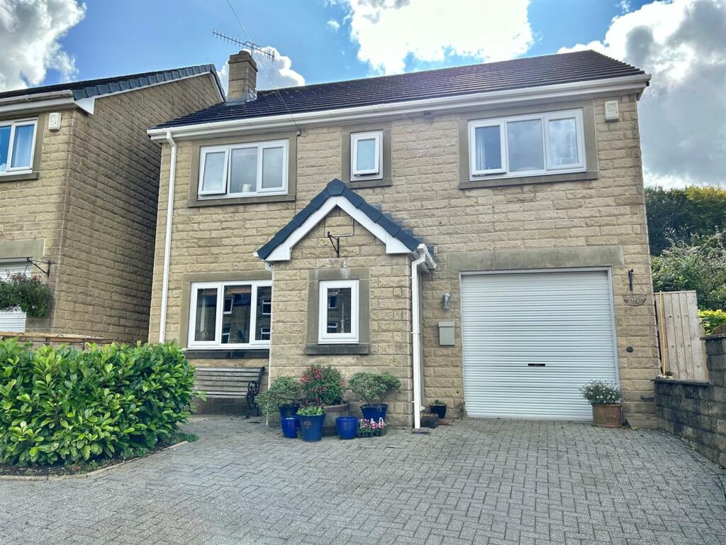 4 bedroom detached house for sale in Holmfield, Burbage, Buxton, SK17