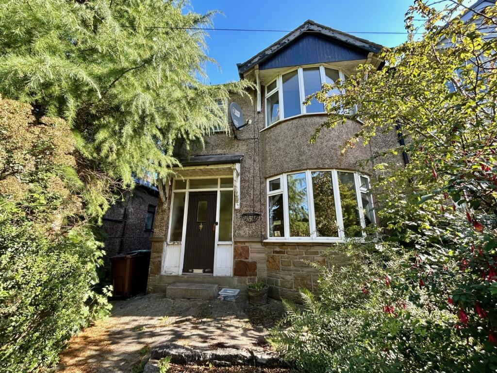 3 bedroom semidetached house for sale in Victoria Park Road, Buxton, SK17