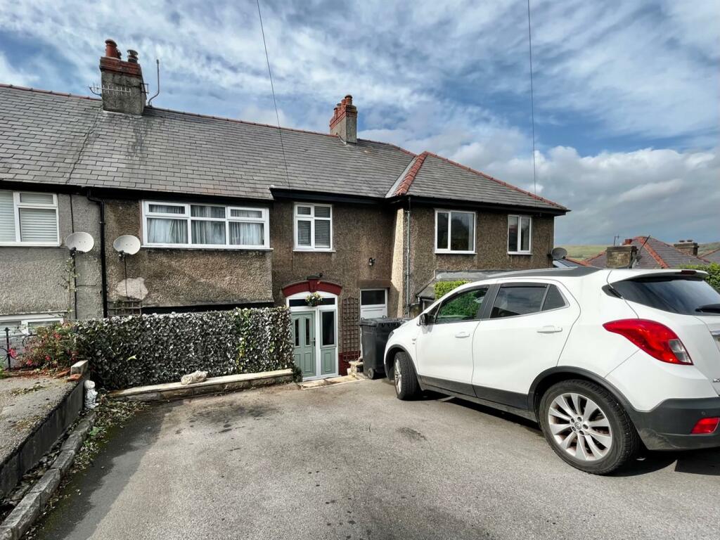 3 bedroom terraced house for sale in Leek Road, Buxton, SK17