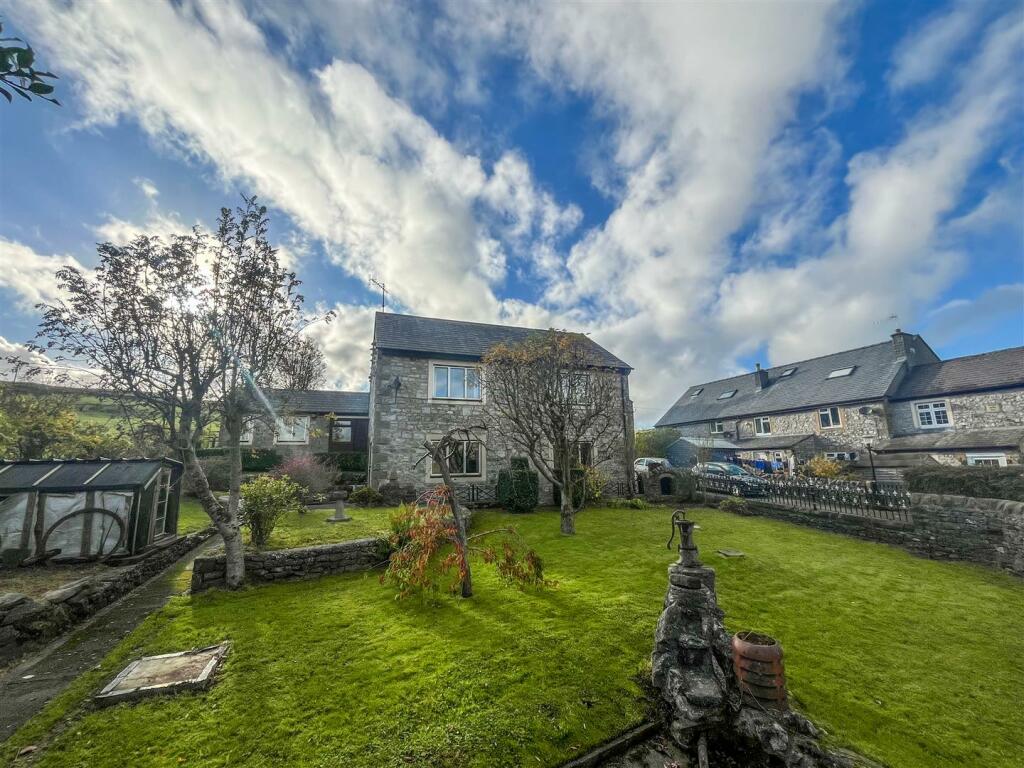 3 bedroom detached house for sale in Springbank, Peak Dale, SK17