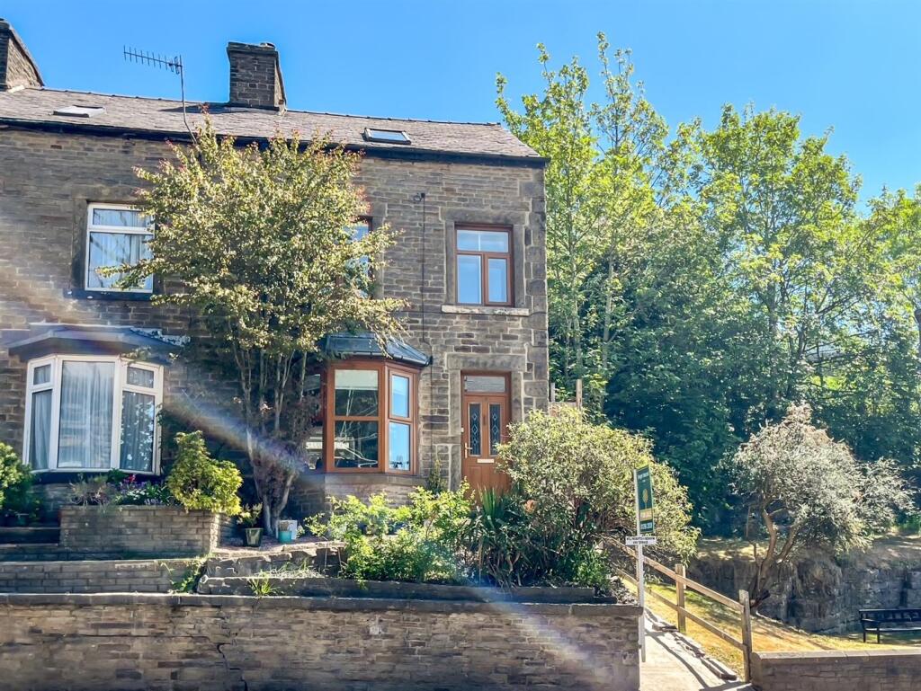 4 bedroom end of terrace house
