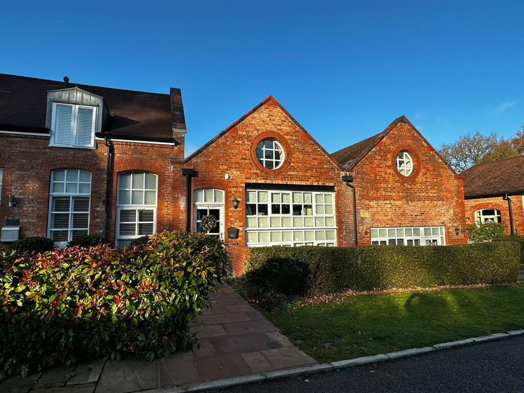 3 bedroom mews property for sale in Kingswood Park, Kingswood, Frodsham