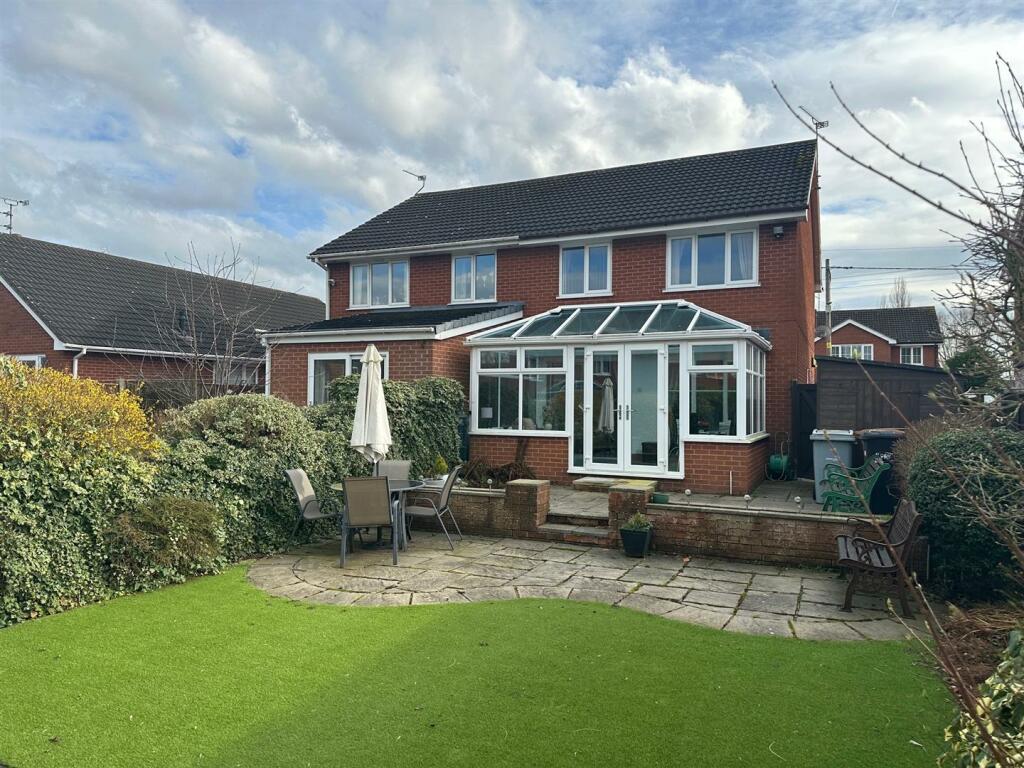 3 bedroom semidetached house for sale in Moorfields, Willaston
