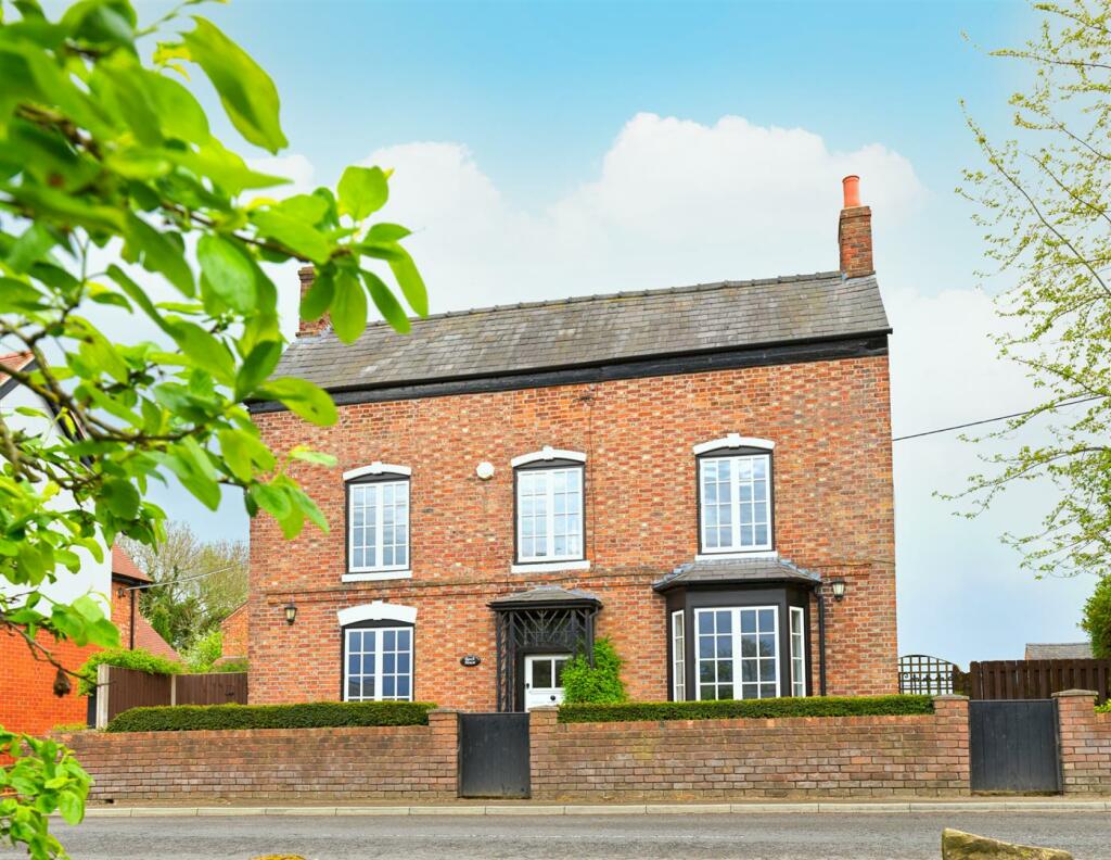4 bedroom detached house for sale in Church Minshull, Cheshire, CW5