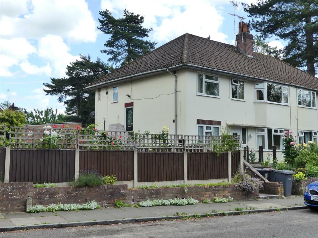 2 bedroom flat for sale in Barker Street, Nantwich, Cheshire, CW5
