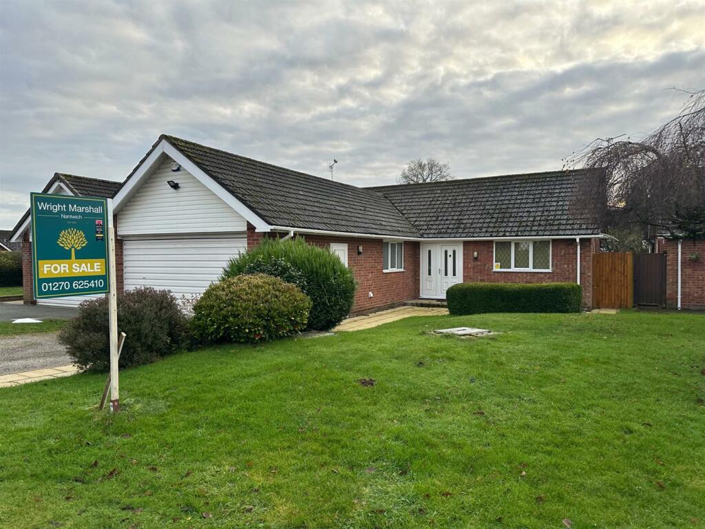 2 bedroom bungalow for sale in Aldford Close, Hough, Cheshire, CW2