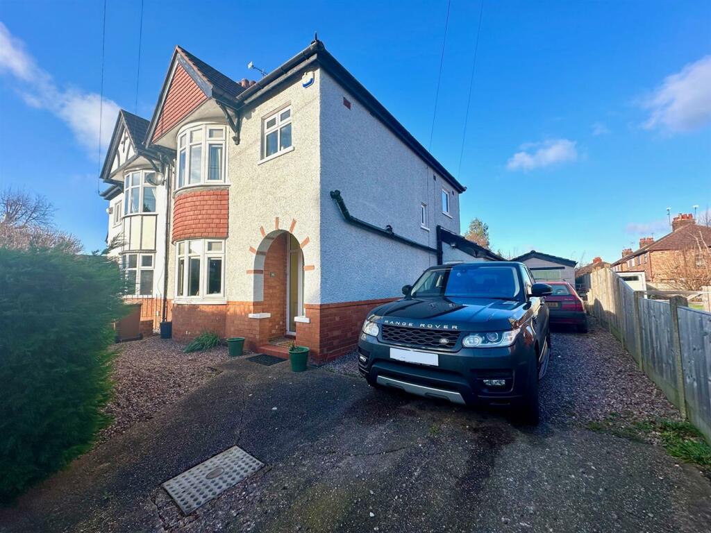 3 bedroom semidetached house for sale in Gainsborough Road, Crewe