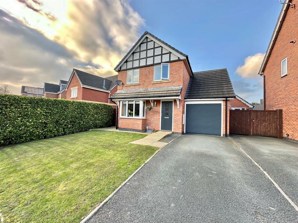 3 bedroom detached house for sale in Clonners Field, Stapeley, Nantwich, Cheshire, CW5