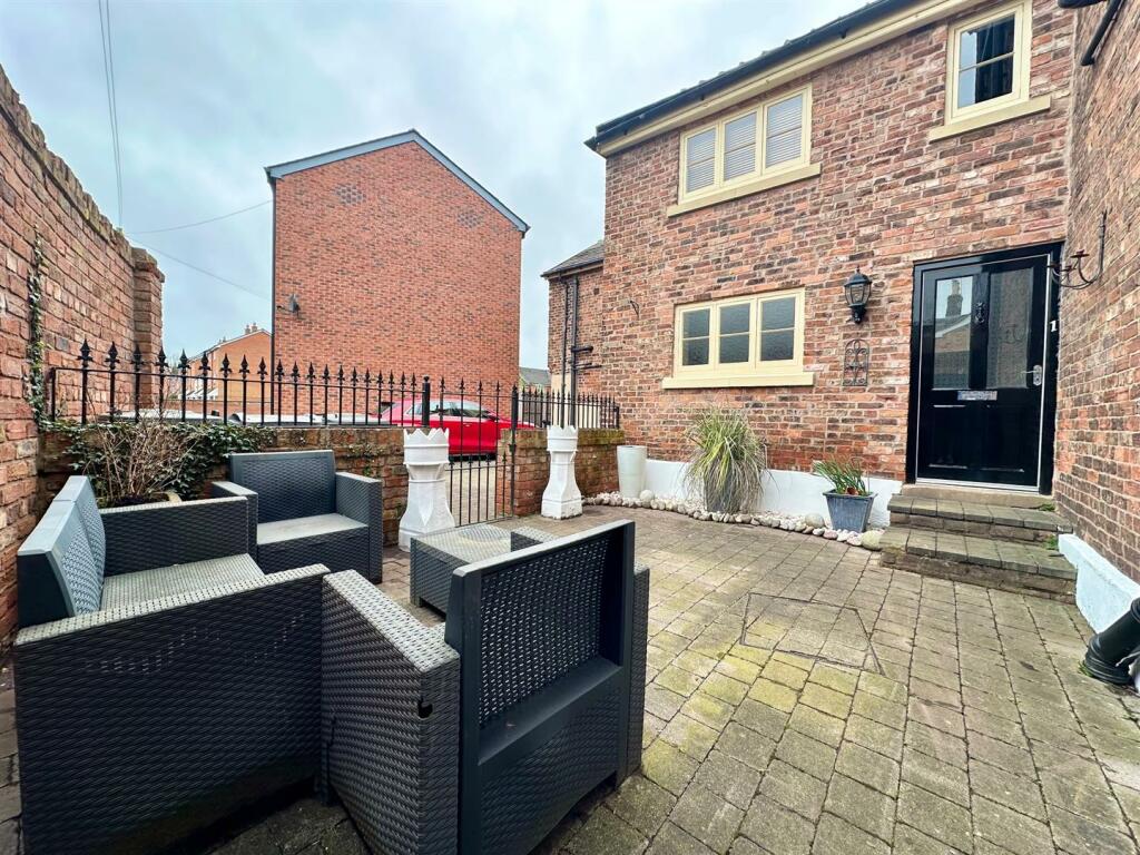 2 bedroom apartment for sale in Welsh Row, Nantwich, Cheshire, CW5