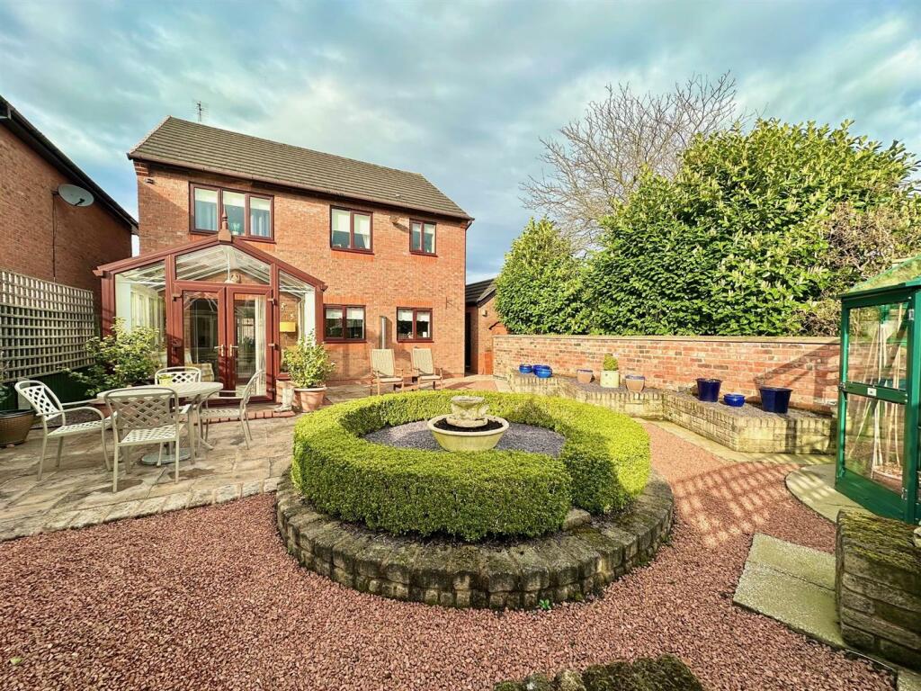 4 bedroom detached house for sale in John Gresty Drive, Willaston