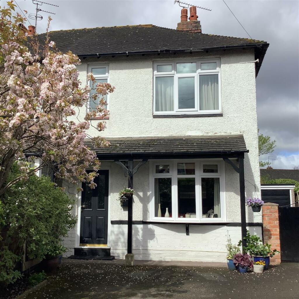3 bedroom semidetached house for sale in Crewe Road, Shavington