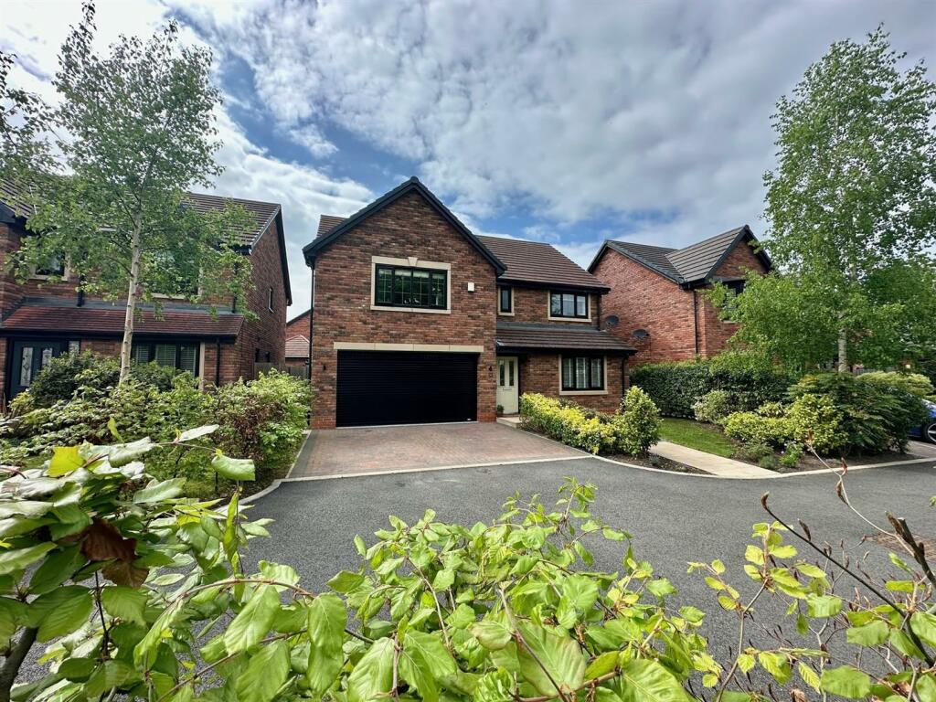 5 bedroom detached house for sale in Oakley Drive, Alsager, Staffordshire, ST7