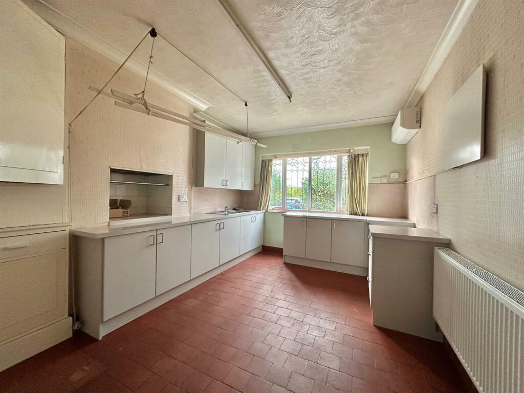 Additional property image - Rope Lane, Wistaston, Cheshire