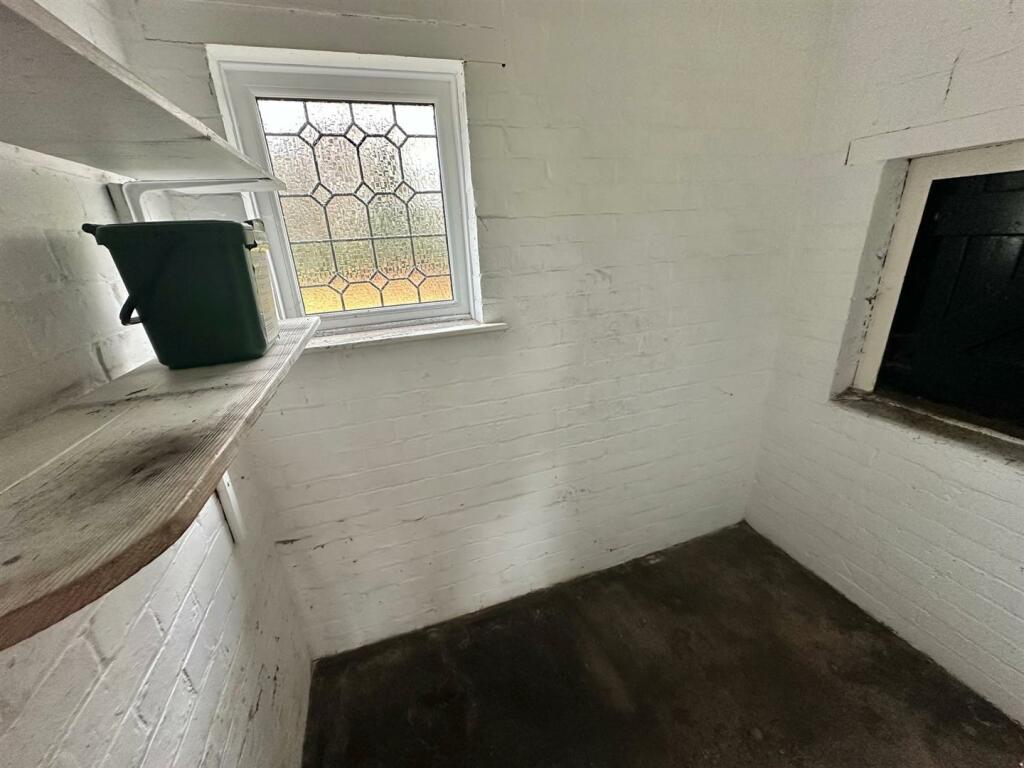 Additional property image - Rope Lane, Wistaston, Cheshire
