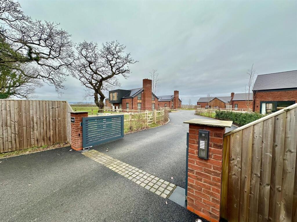 Additional property image - Snape Lane, Weston, Cheshire