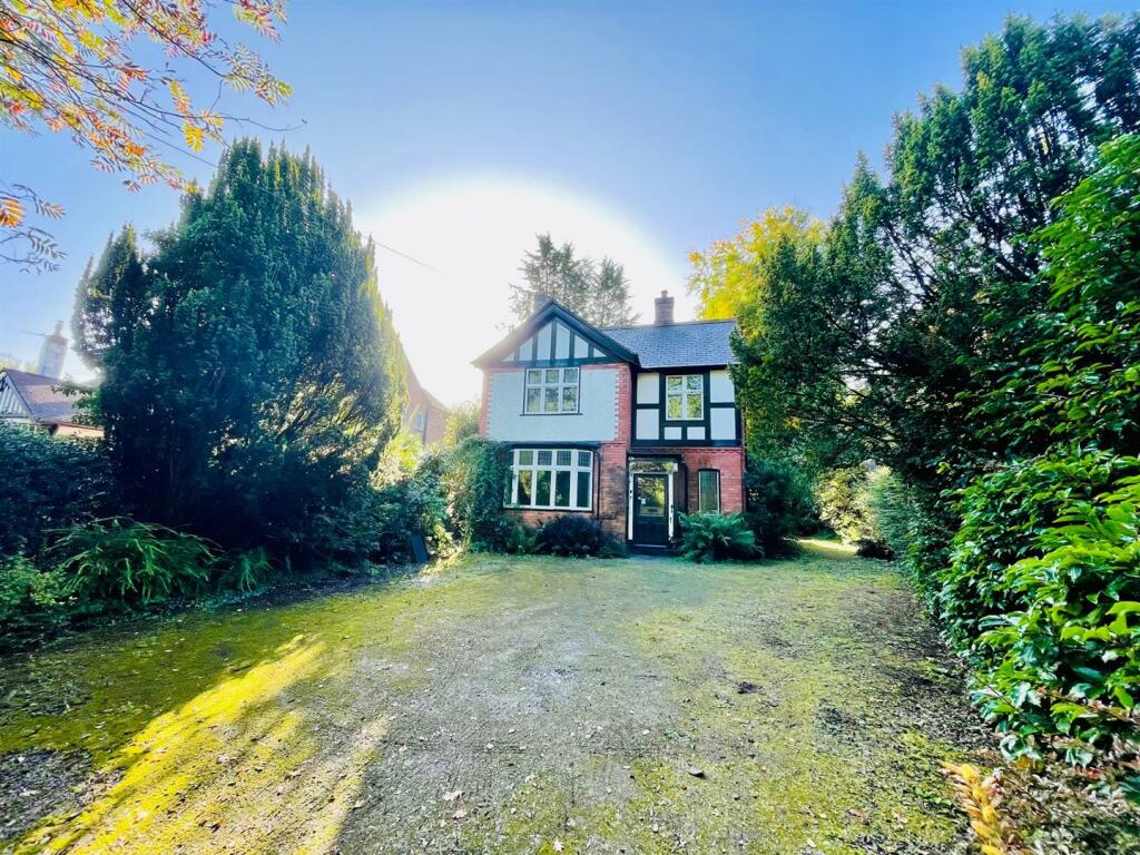 4 bedroom detached house for sale in Beach Road, Hartford, Northwich, CW8