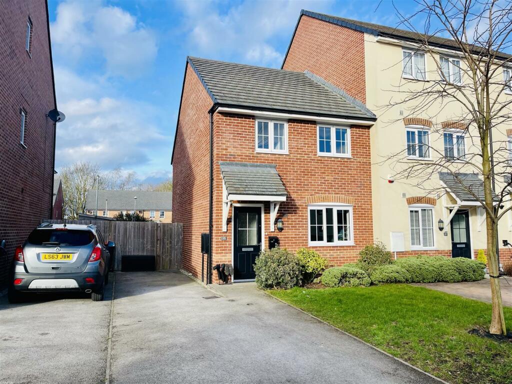 3 bedroom semidetached house for sale in Imperial Avenue, Winnington