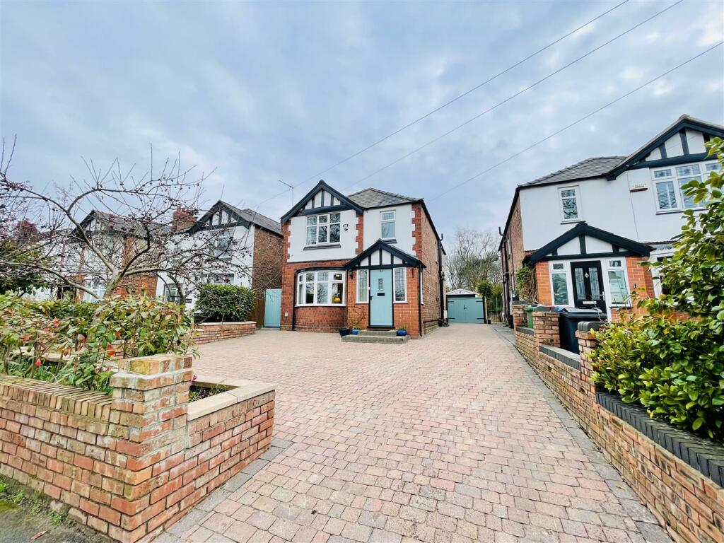 4 bedroom detached house for sale in Beach Road, Hartford, Northwich, CW8