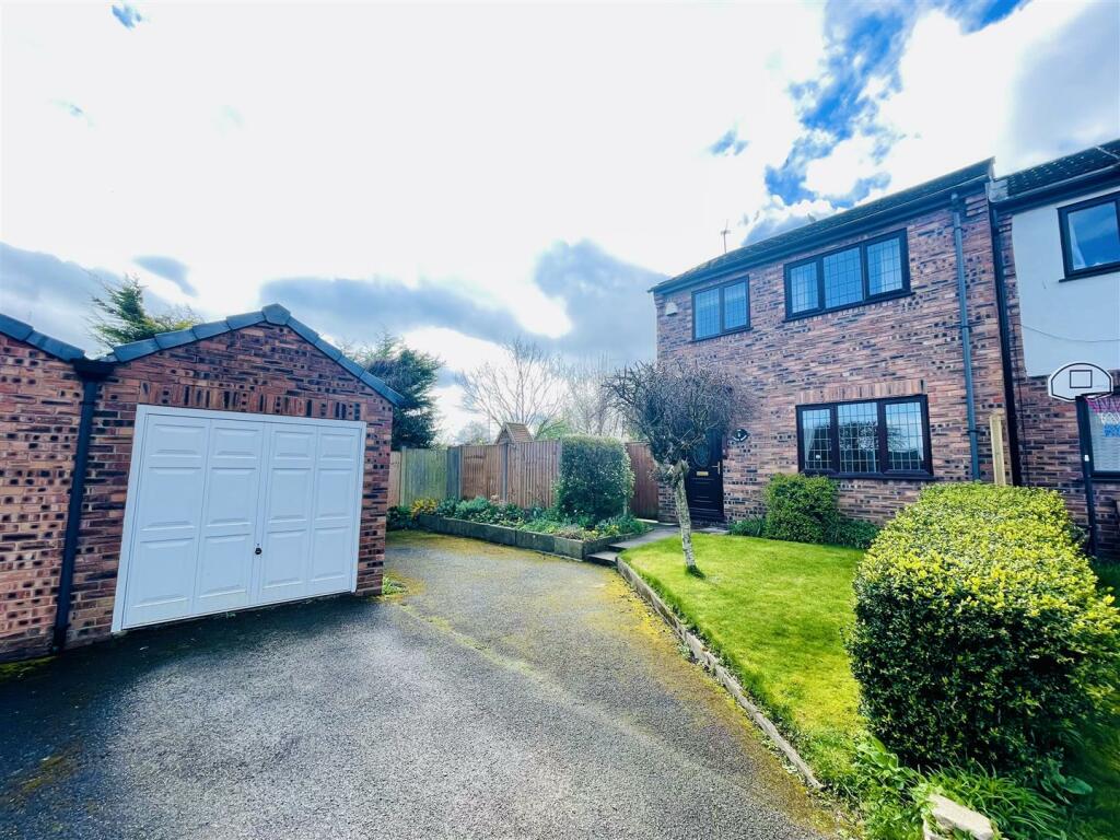 3 bedroom semidetached house for sale in Churchfields, Barnton